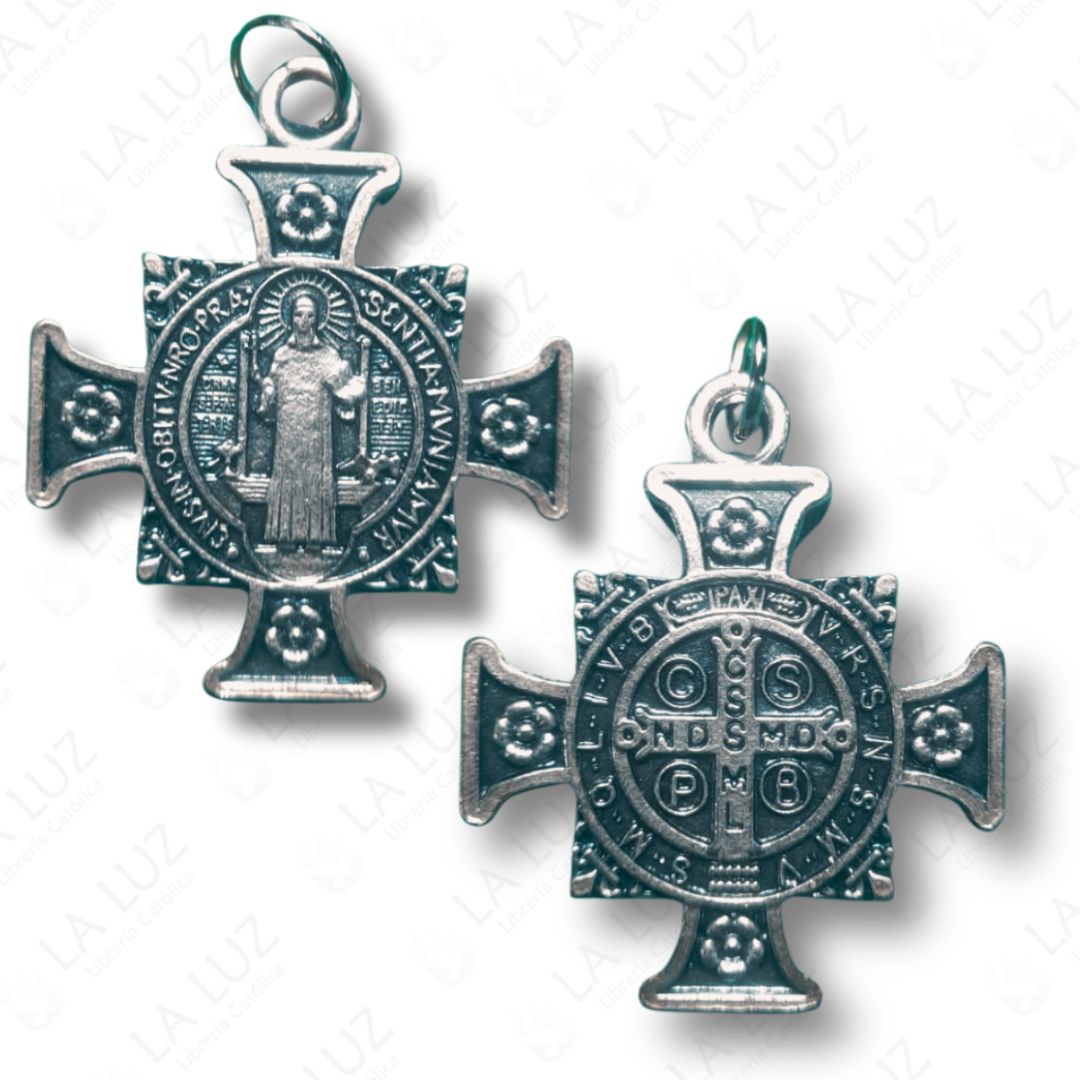 medalla-san-benito-cruz-griega-plateada-ambos-lados