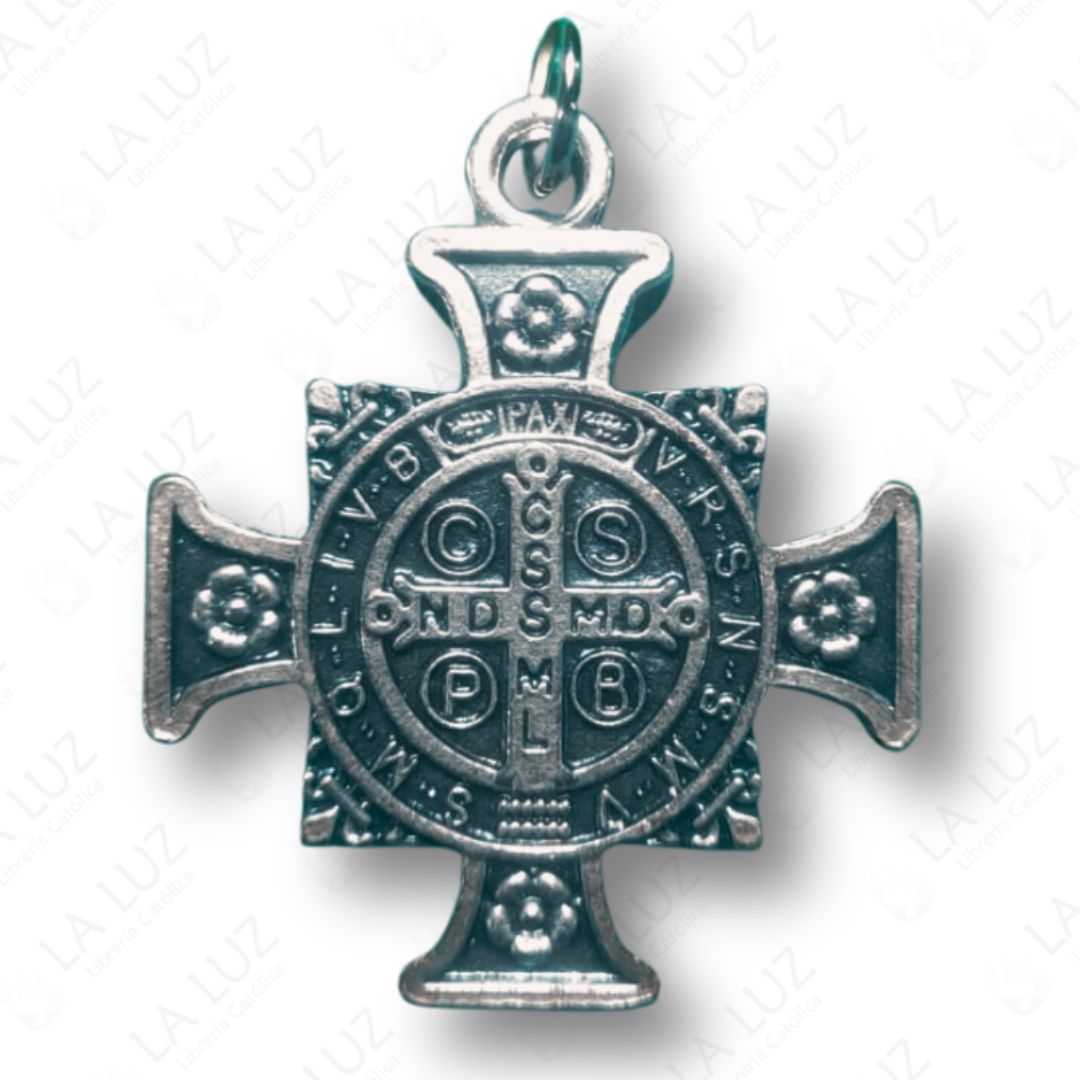 medalla-san-benito-cruz-griega-plateada-atras